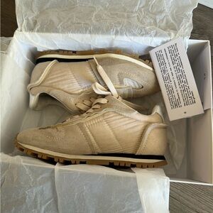 Maison Margiela Women’s Beige Sneakers